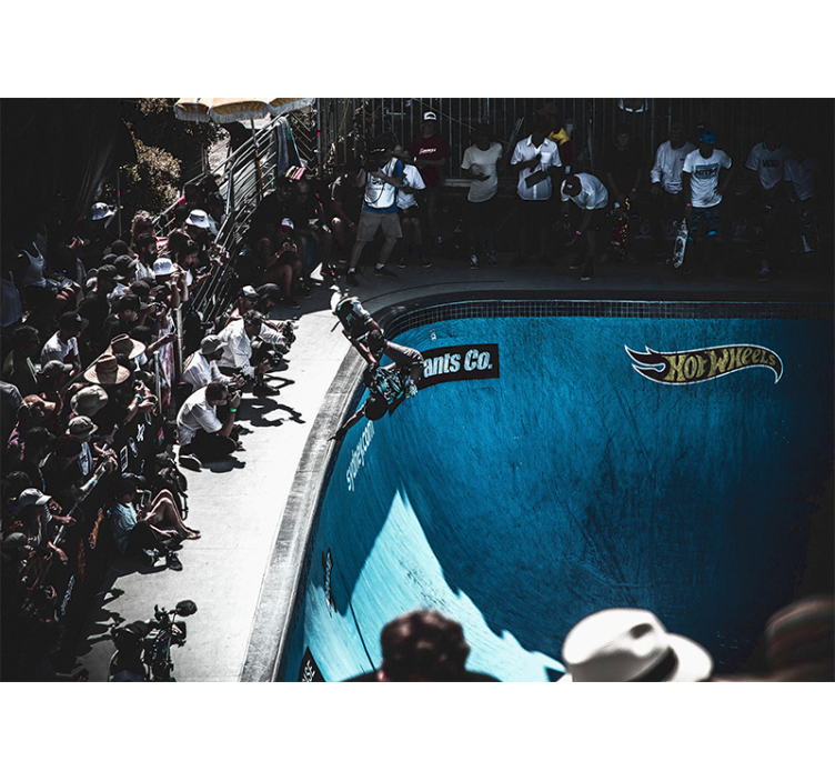Mural de vehículos patinador realizando un truco - TenVinilo