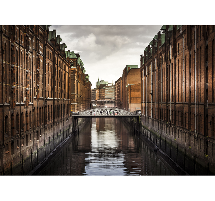 Fotomural ciudad canal agua con cielo gris - TenVinilo