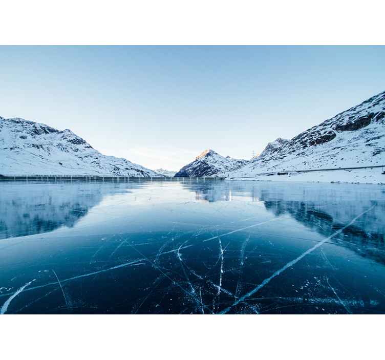 Fotomural lago helado en montañas nevadas - TenVinilo