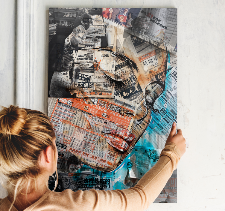 Cuadro en arte Rostro de mujer en los periódicos - TenVinilo