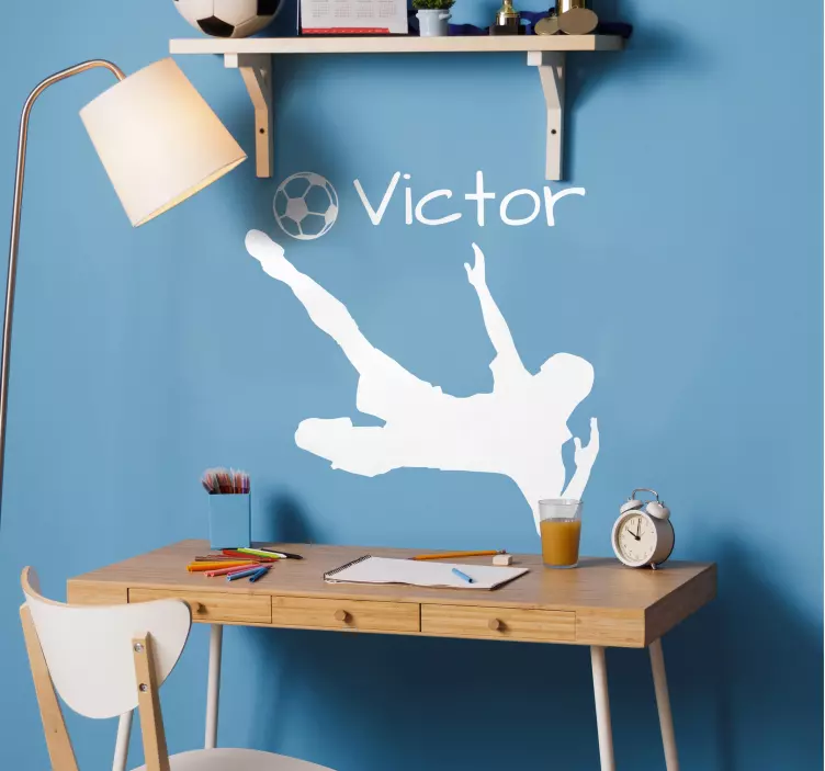 Vinilo habitación juvenil jugador con nombre chutando - TenVinilo