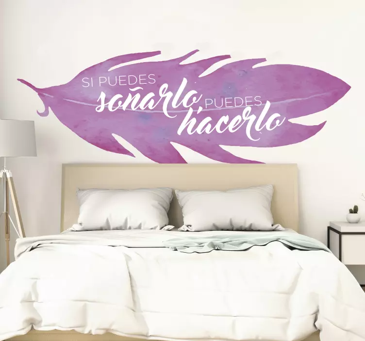 Vinilo frase si puedes soñarlo en pluma lila - TenVinilo