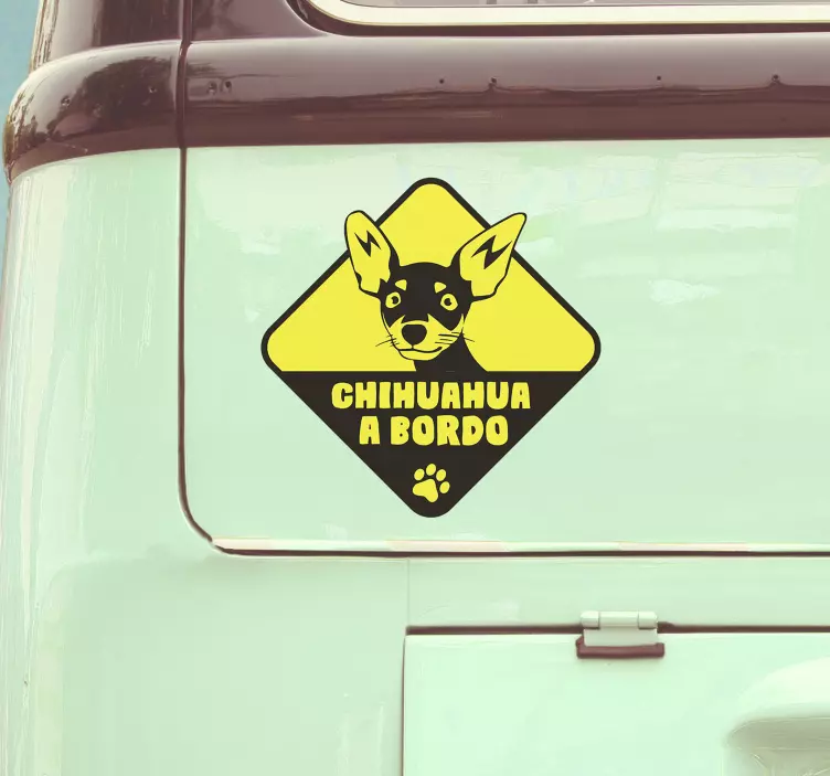 Pegatina para coche Coche chihuahua a bordo - TenVinilo