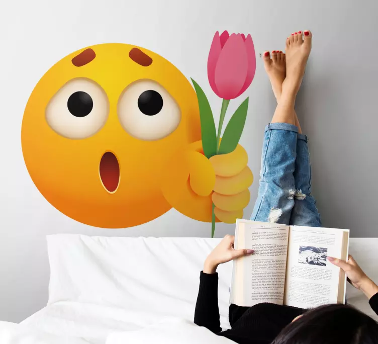 Vinilo pared Emoji sosteniendo una rosa - TenVinilo