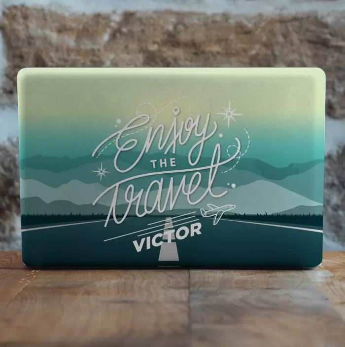 Vinilo para portátil diseño aventura de viaje - TenVinilo