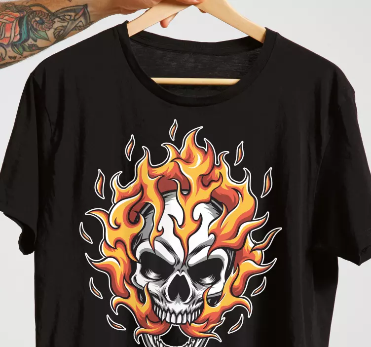Calavera en llamas estilo de dibujos animados camiseta personaliz - TenVinilo