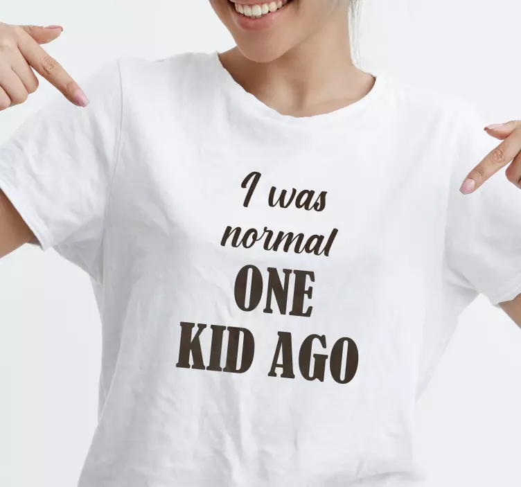 Camiseta Día de la Madre Era normal hace un niño - TenVinilo