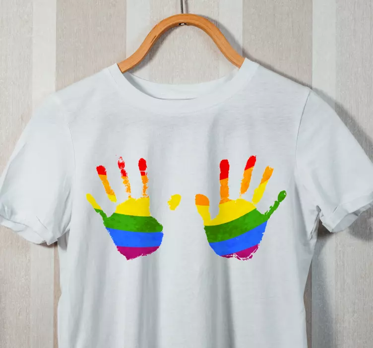Día del orgullo concepto manos bandera camiseta personalizada - TenVinilo