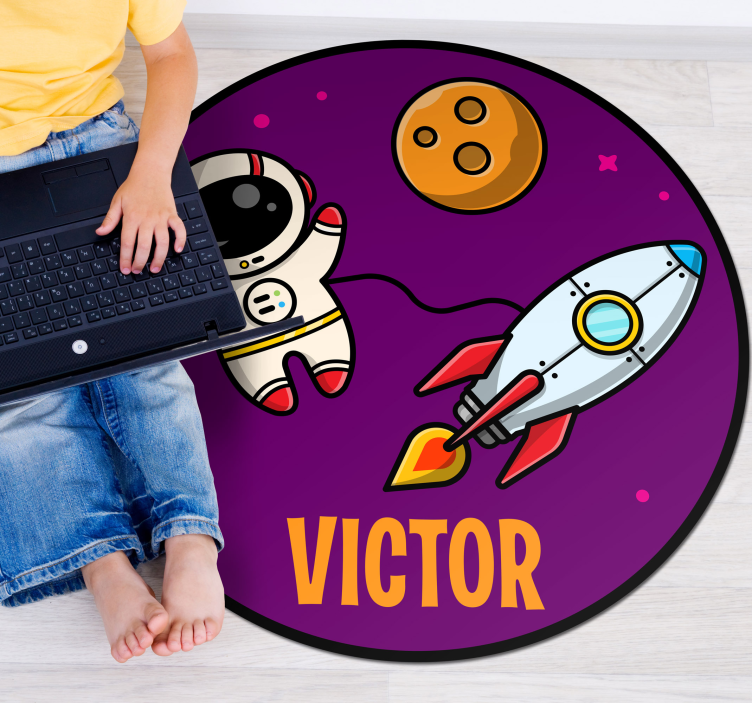 Alfombra vinílica con nombre Planetas y cosmonauta en morado con  - TenVinilo
