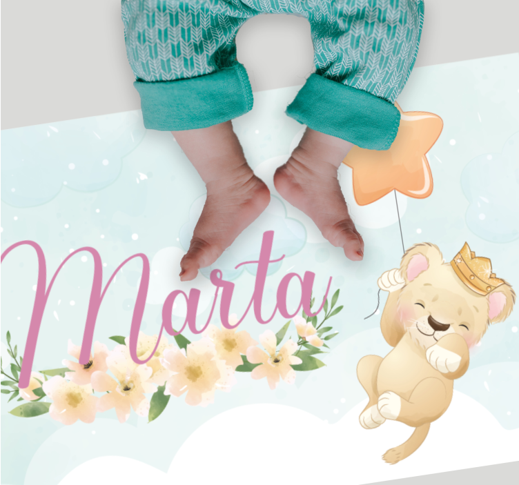 Alfombra vinílica bebé león con globo aerostático y nombre - TenVinilo